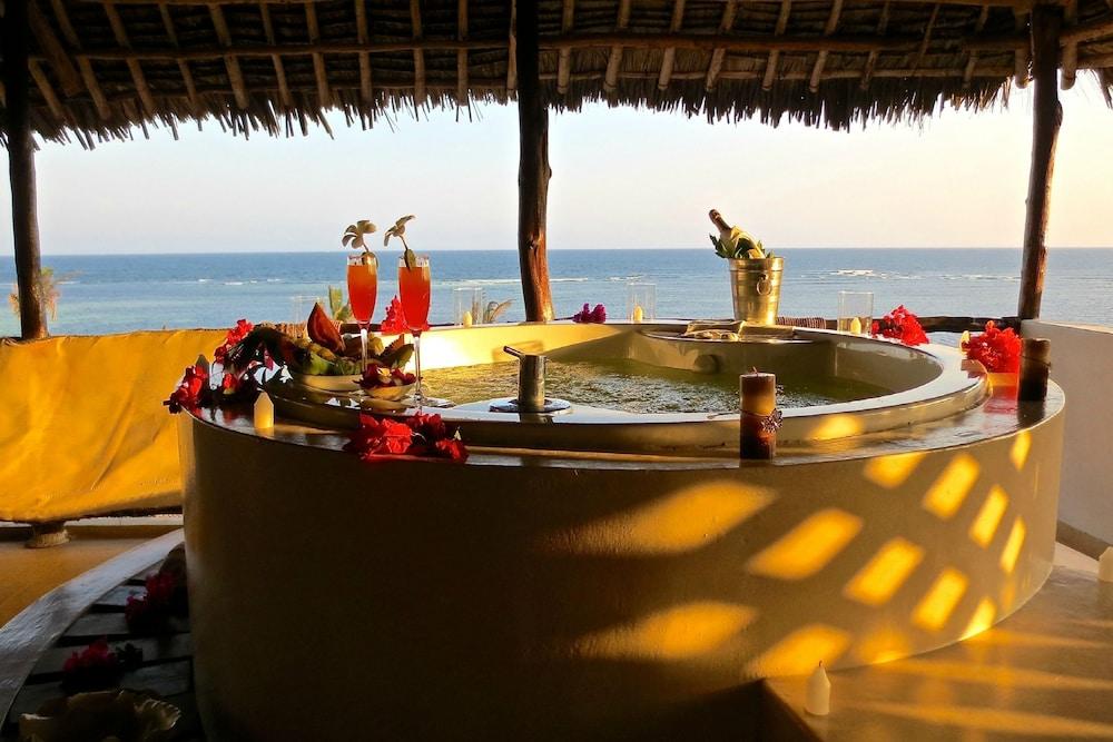 Mawe Resort Watamu Boutique Hotel Exterior photo
